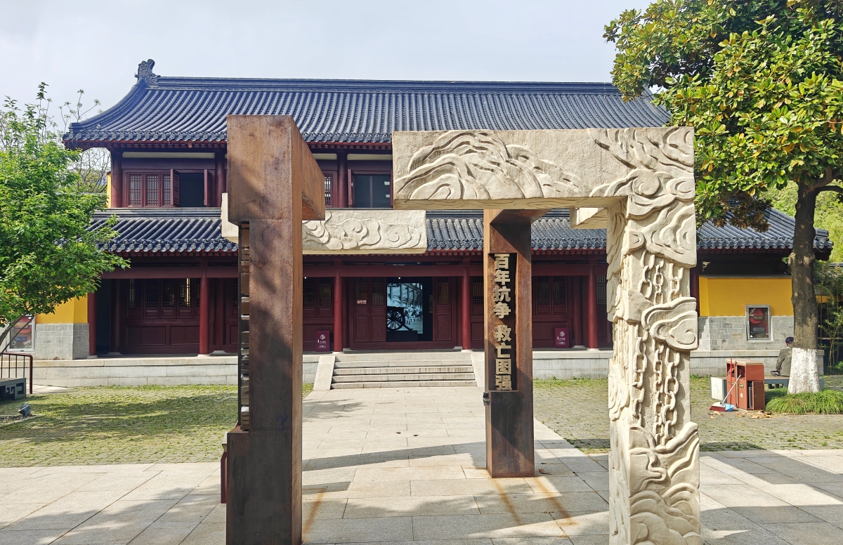 一走进江苏无锡的薛福成故居,我就被那古朴典雅的建筑风格给吸引了.