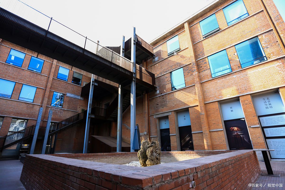 成都东郊记忆的简介走进成都东郊记忆,仿佛穿越到了旧时光的电影片场!