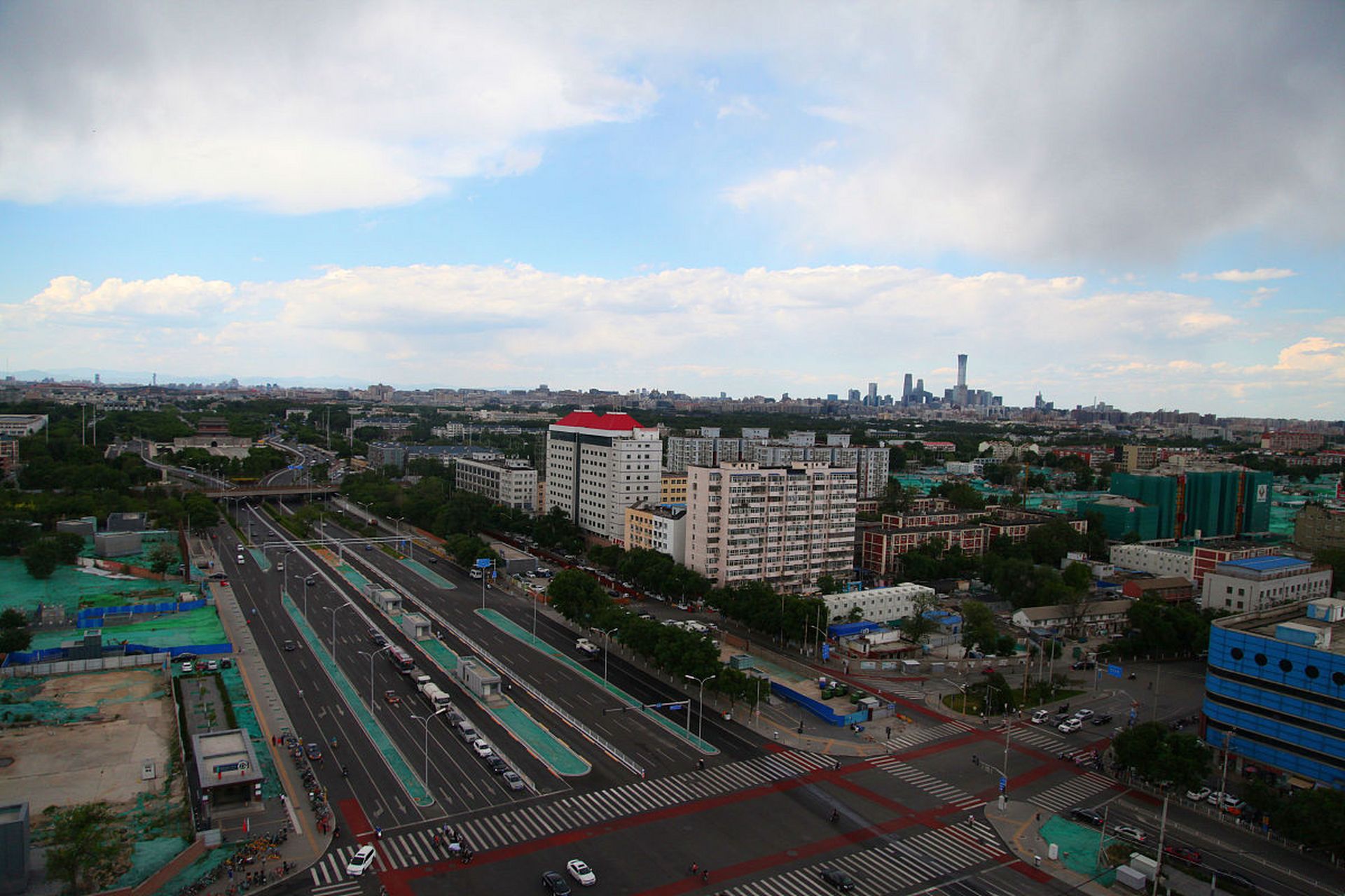 我球友老北京南城人,他给我说:  我一般会尽量让别人不知道自己是北京