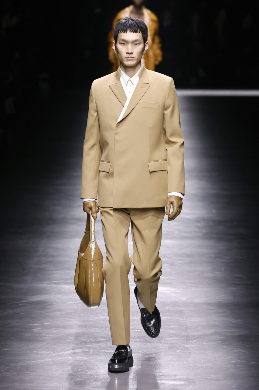 h2000和海澜之家是两个不同的品牌,但它们在男装市场上存在竞争和合作