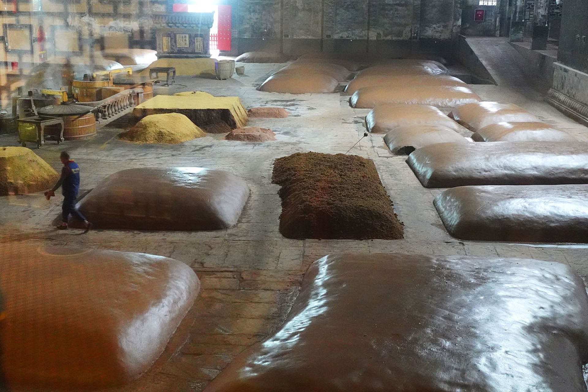 酱香酒是窖池没刷干净产生的吗 "酱香酒是窖池没刷干净产生的"这一