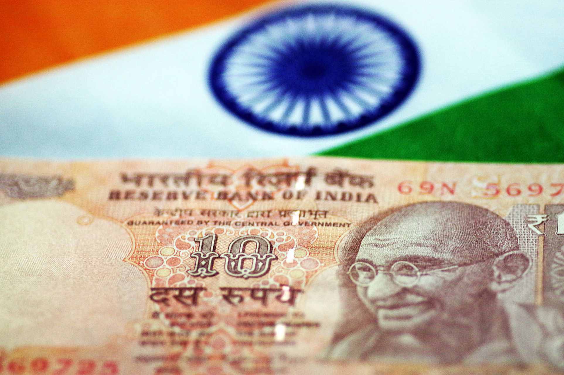 俄方认为持有印度卢比不划算,建议印度以人民币结算双边贸易