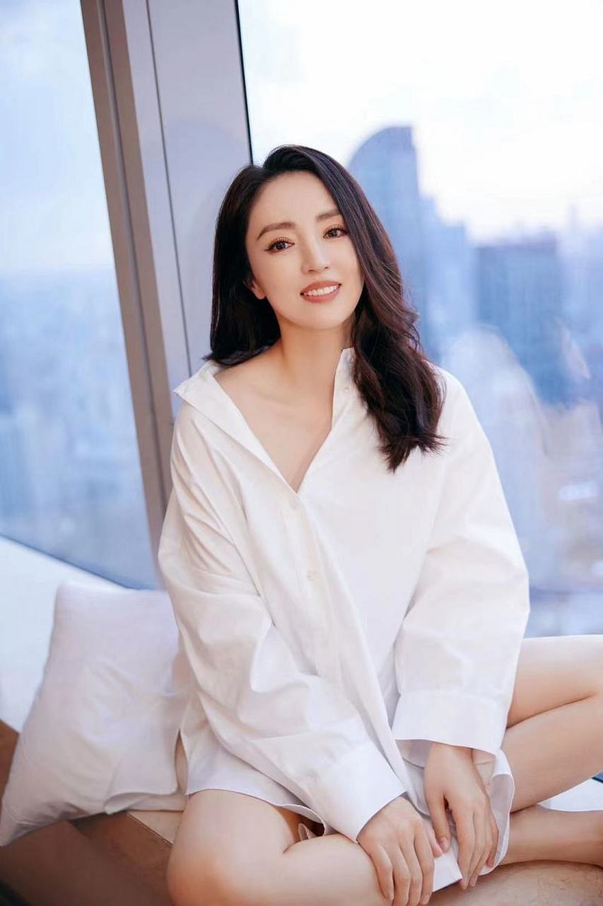 董璇因"高启盛"扮演者苏小玎的新恋情再次备受关注,希望她早日找到