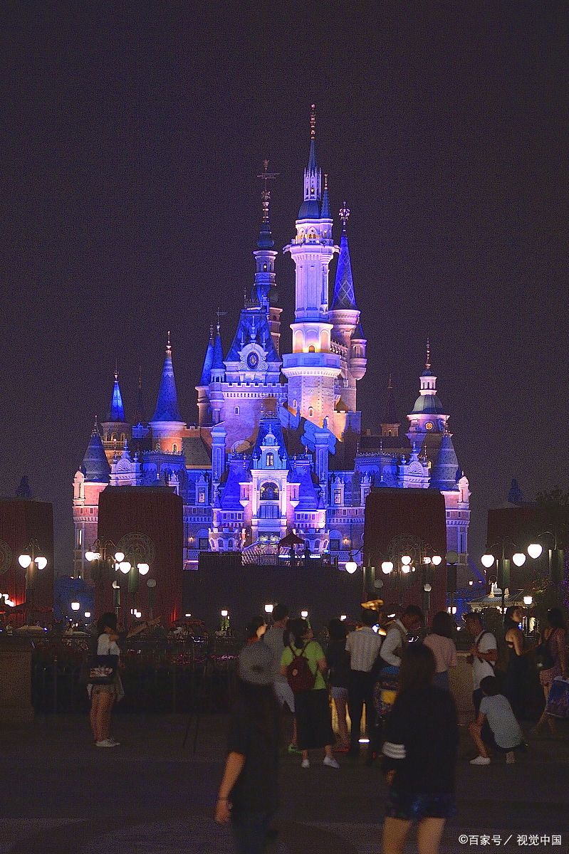 上海迪士尼小镇夜景图片