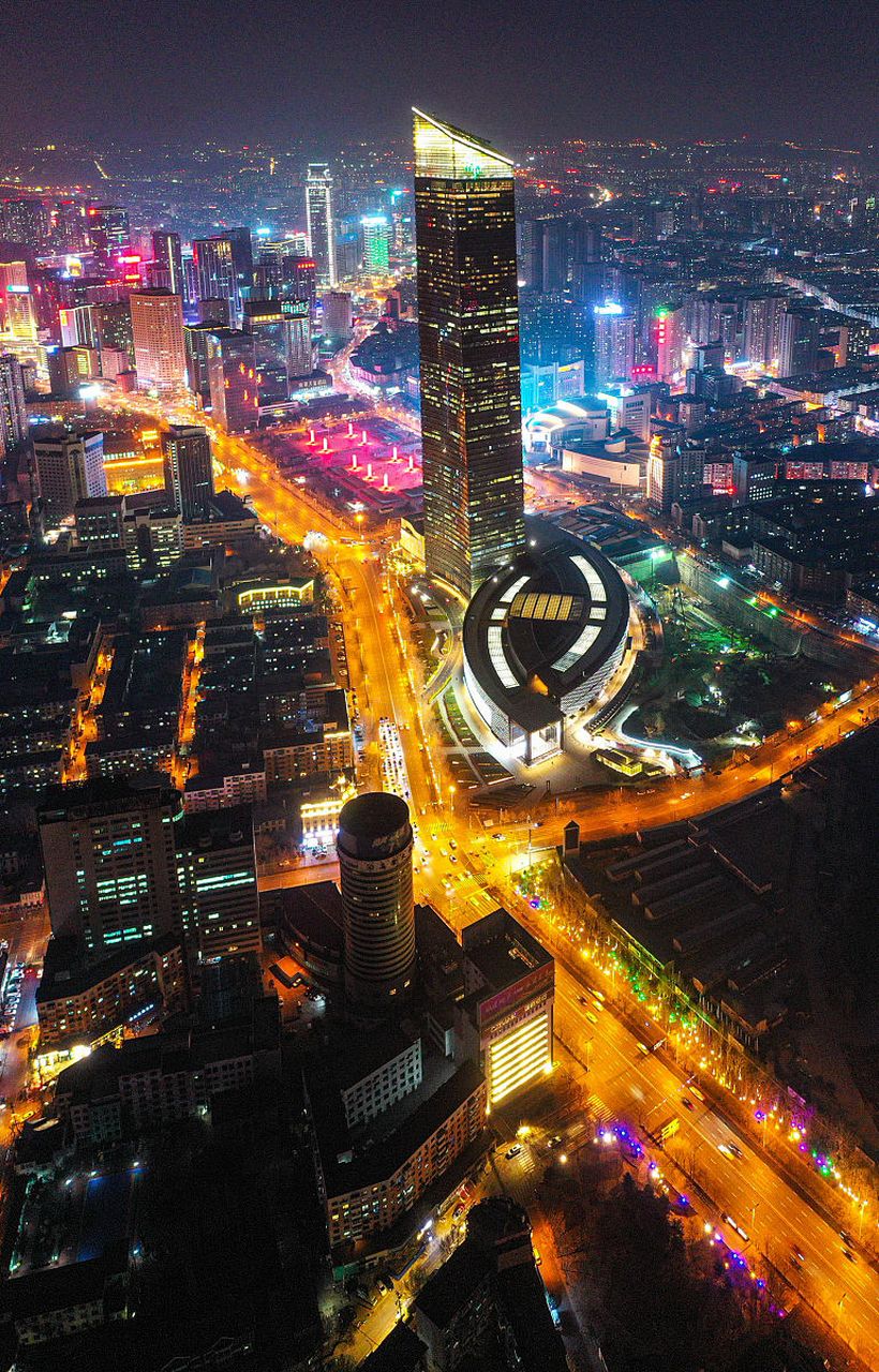 沈阳是一座充满魅力的城市,晚上更是美丽动人