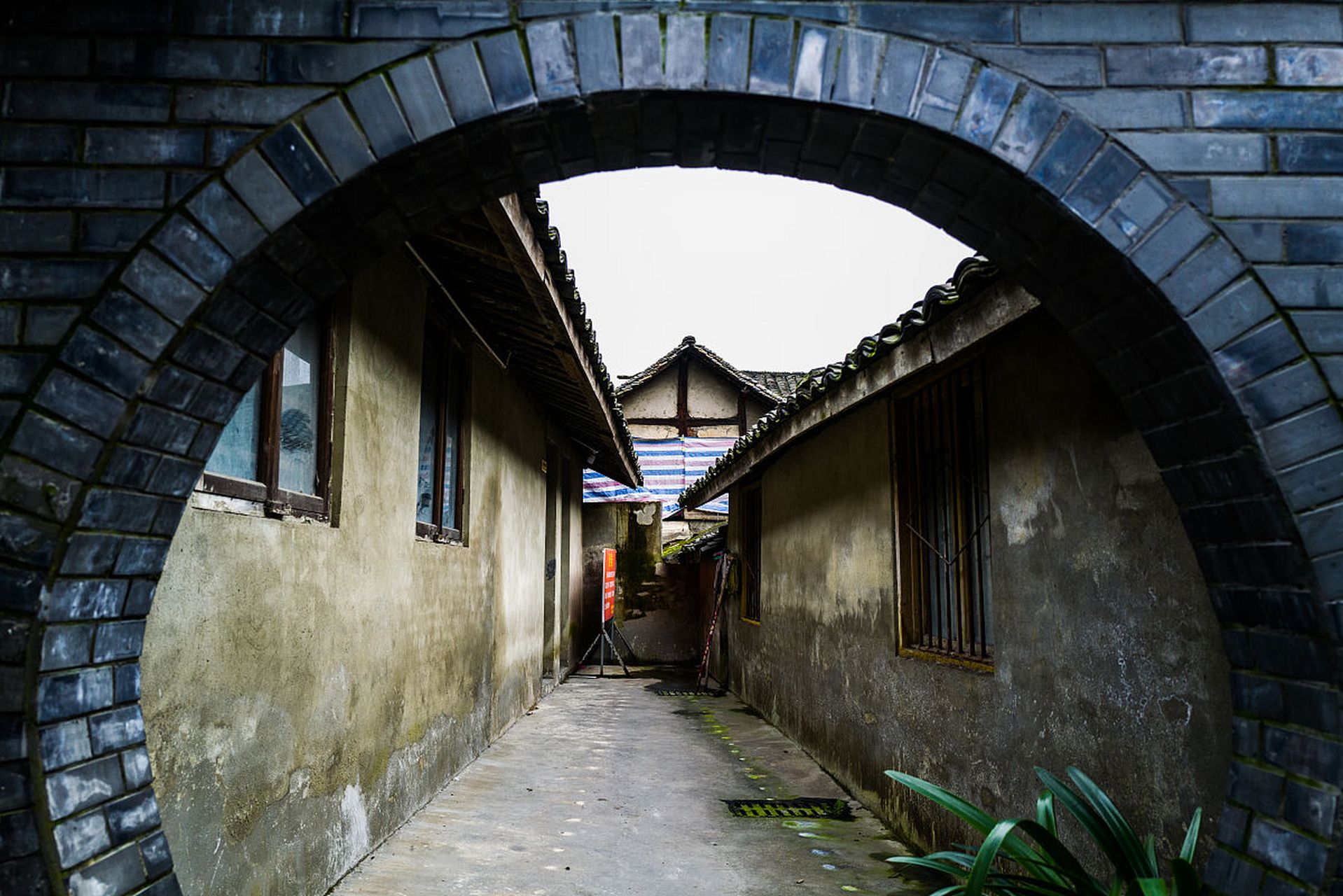 唐江古镇还是一个重要的商业中心,曾经有着繁荣的商贸活动,留下了许多