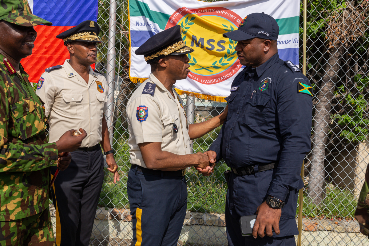 不说现在正在地中海的护航编队