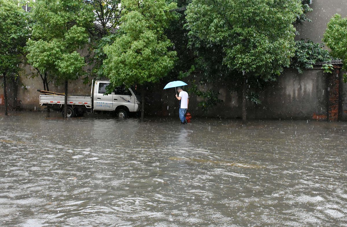 周末14省区有大到暴雨预警