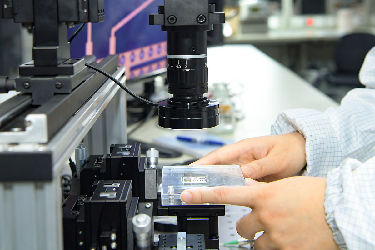 直击中国第一条量子芯片生产线