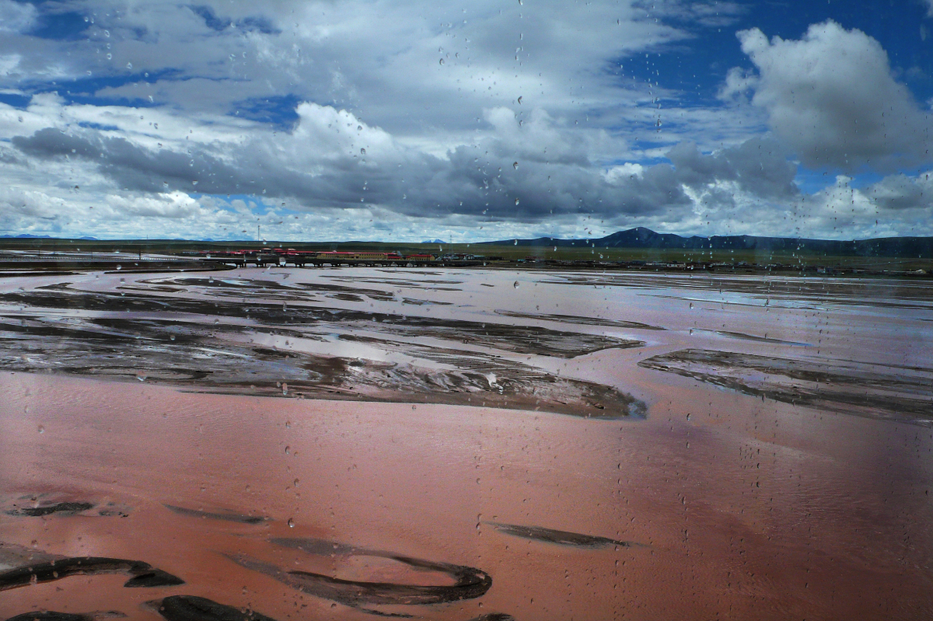 沱沱河,是长江的源头之一,被誉为"万里长江的起源地".