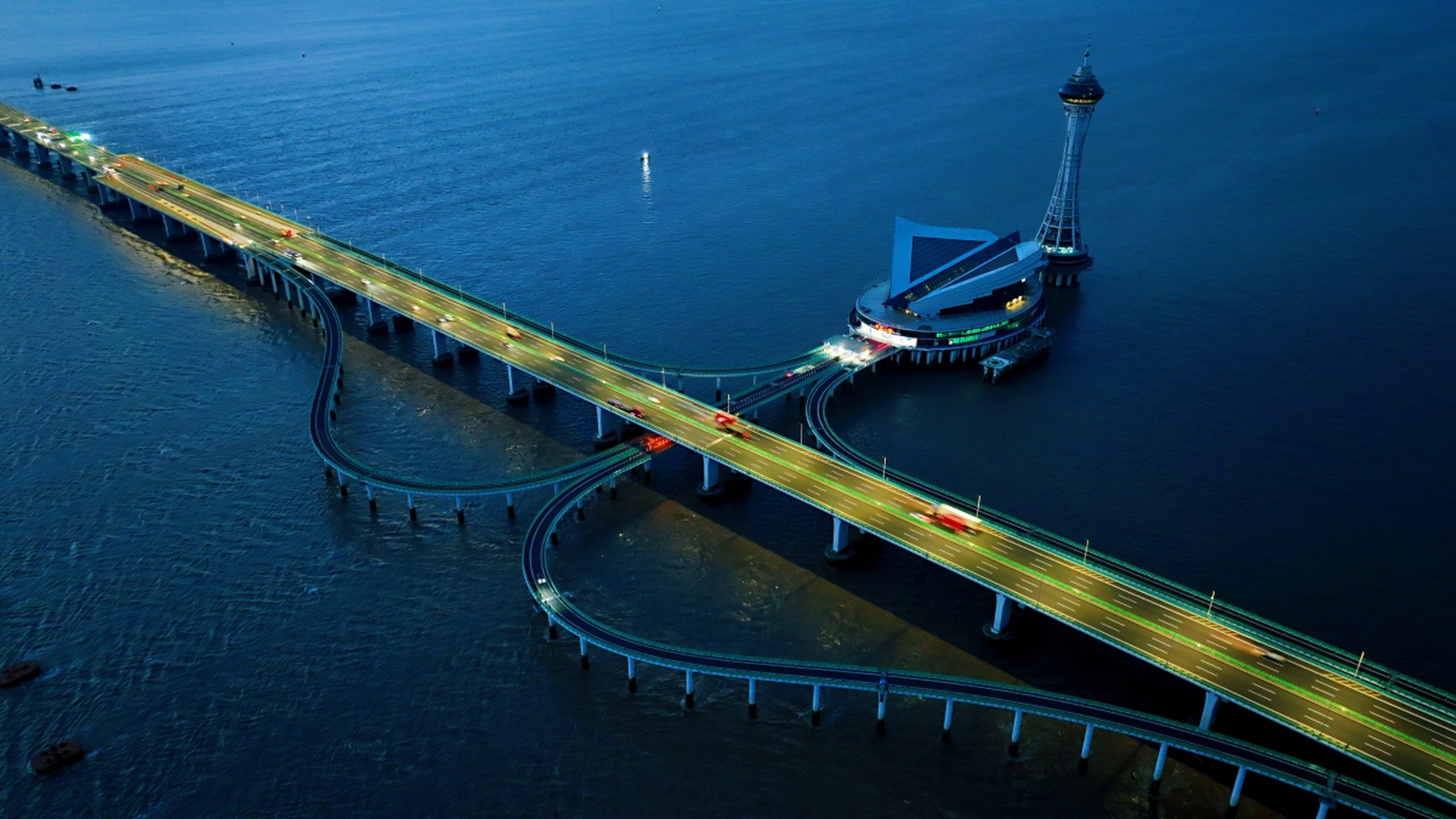 [原文:杭州湾跨海大桥的辉煌]