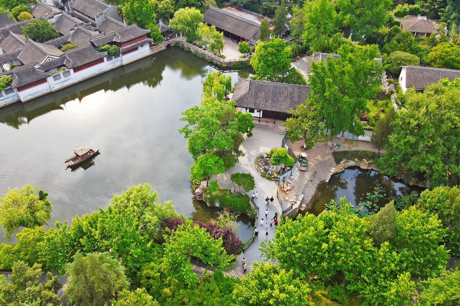 南通水绘园,这个充满诗意的名字,一下子就把我的好奇心给勾起来了.