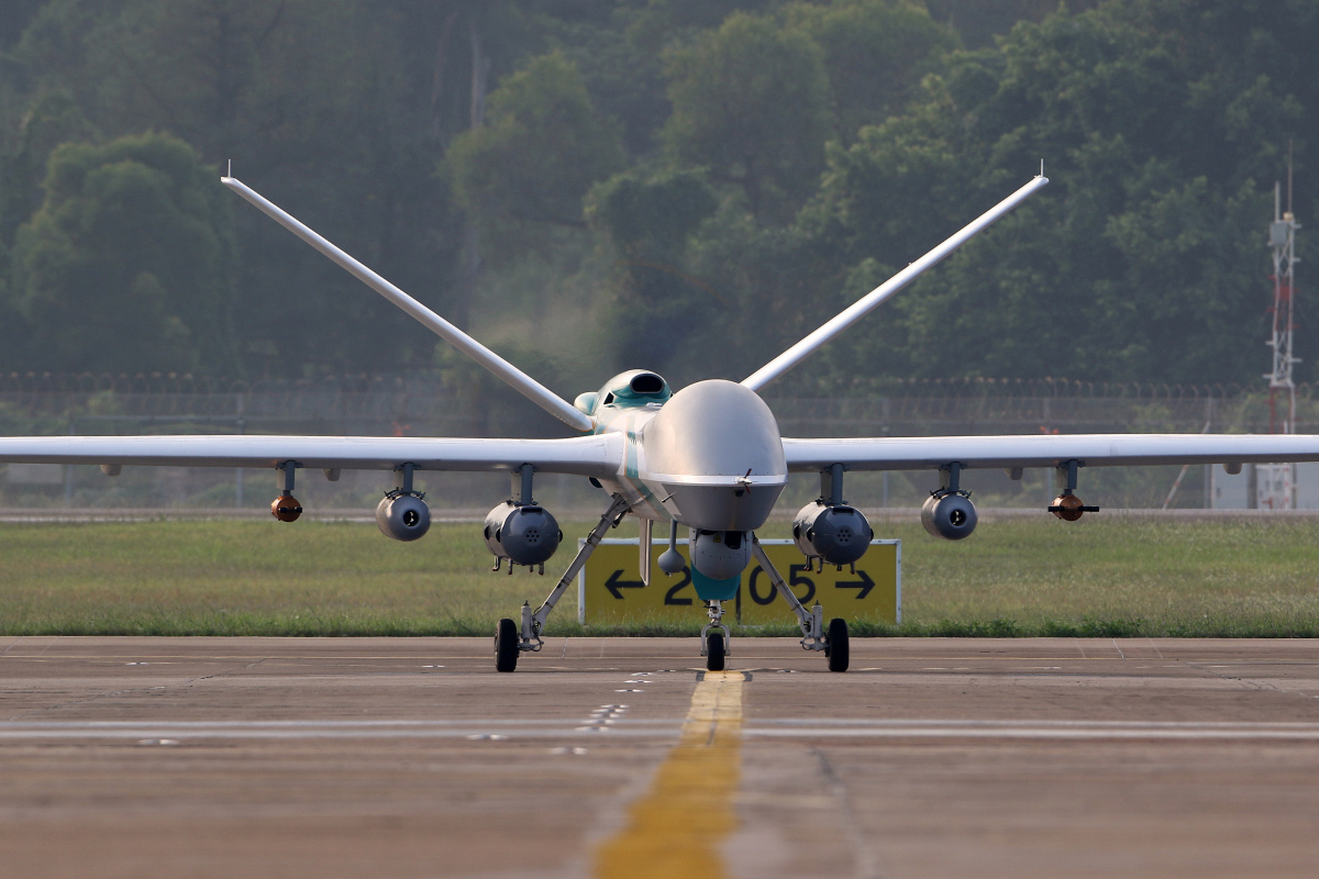 根据消息,尼日利亚军队使用中国翼龙2察打一体无人机,采用精确制导