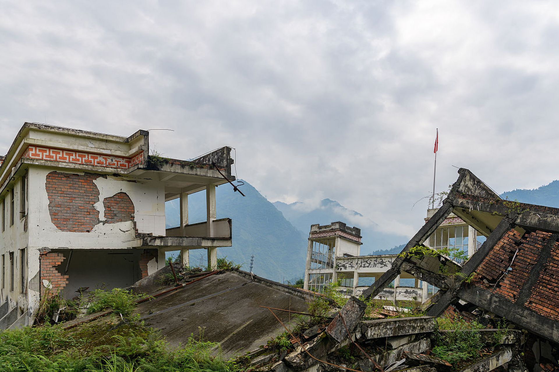 19日中午,江西省南丰县琴城镇发生一起危房倒塌事件.