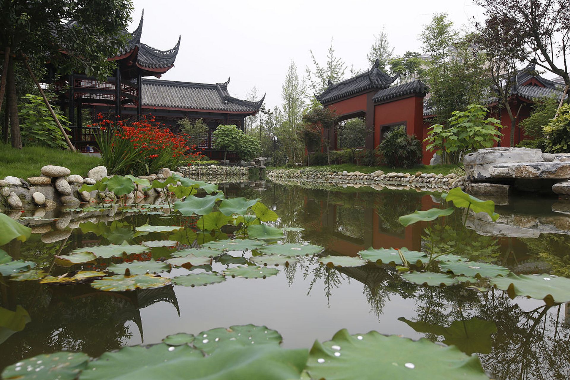 重庆园博园拥有4大功能区,5大特色建筑,127个城市展园,每个园区都各有