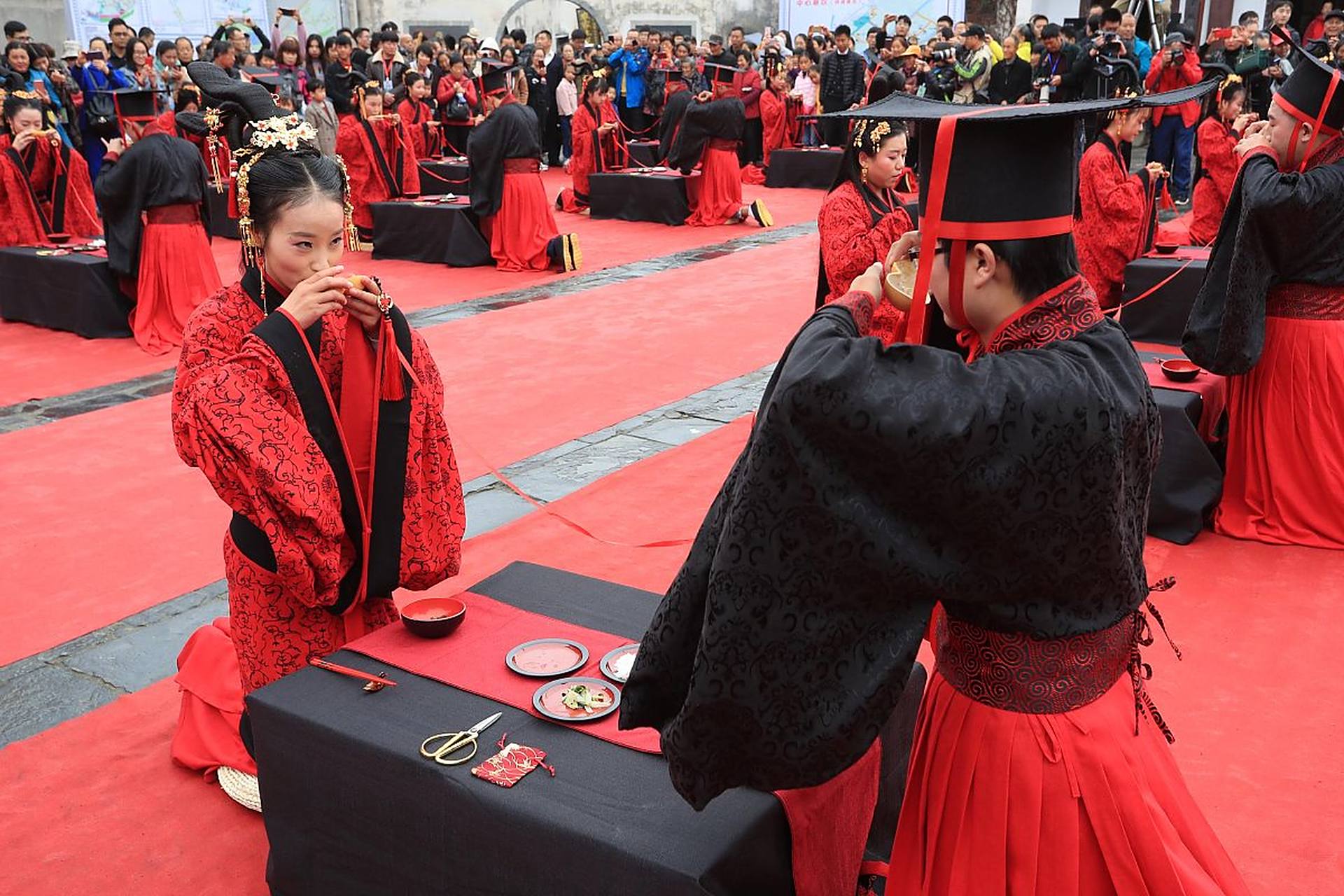 儒家礼仪虽然千千万万,但可以归纳成吉,凶,宾,军,嘉五大门类.