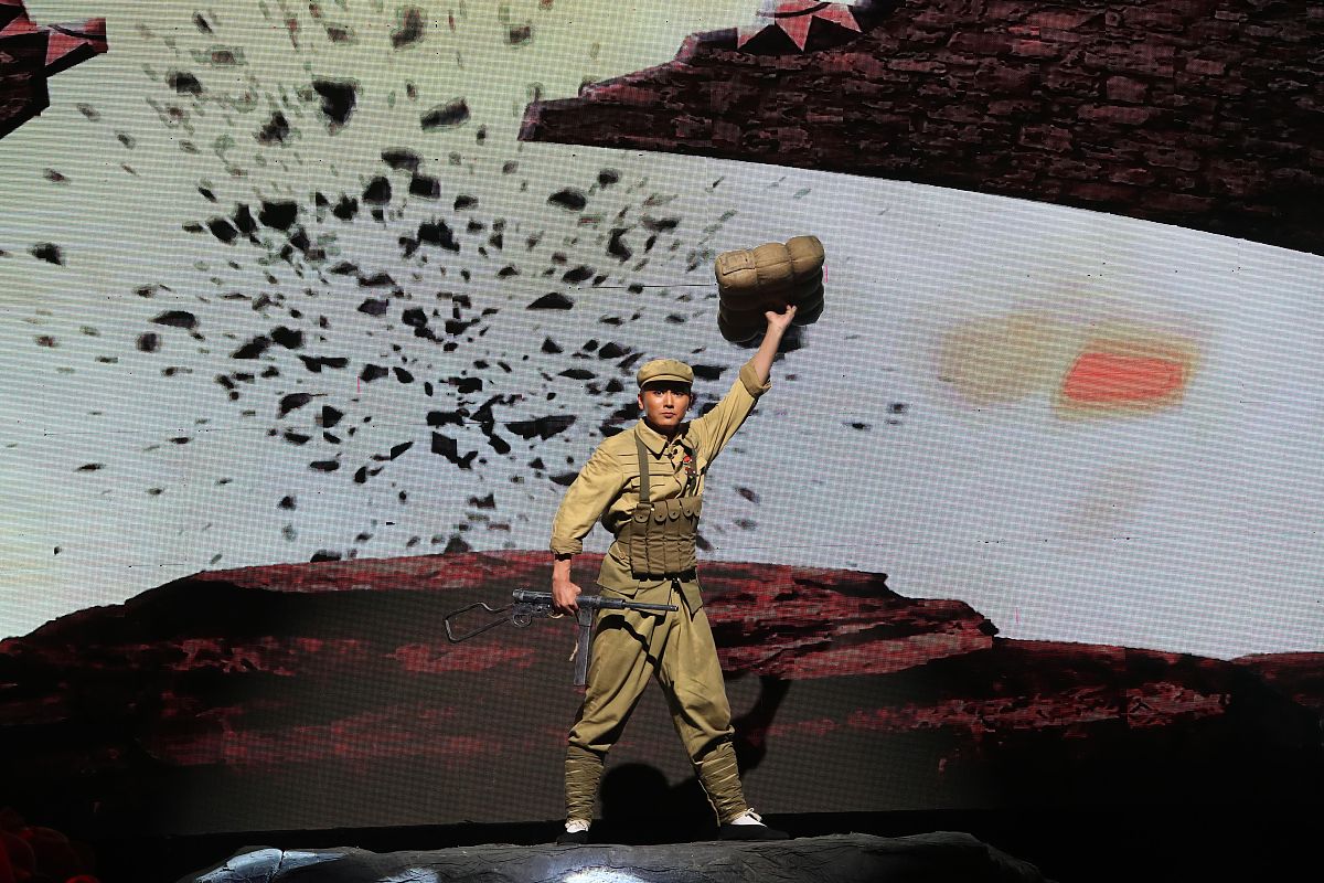 舍身炸碉堡,年仅19岁的他,为何有这样顽强的意志?