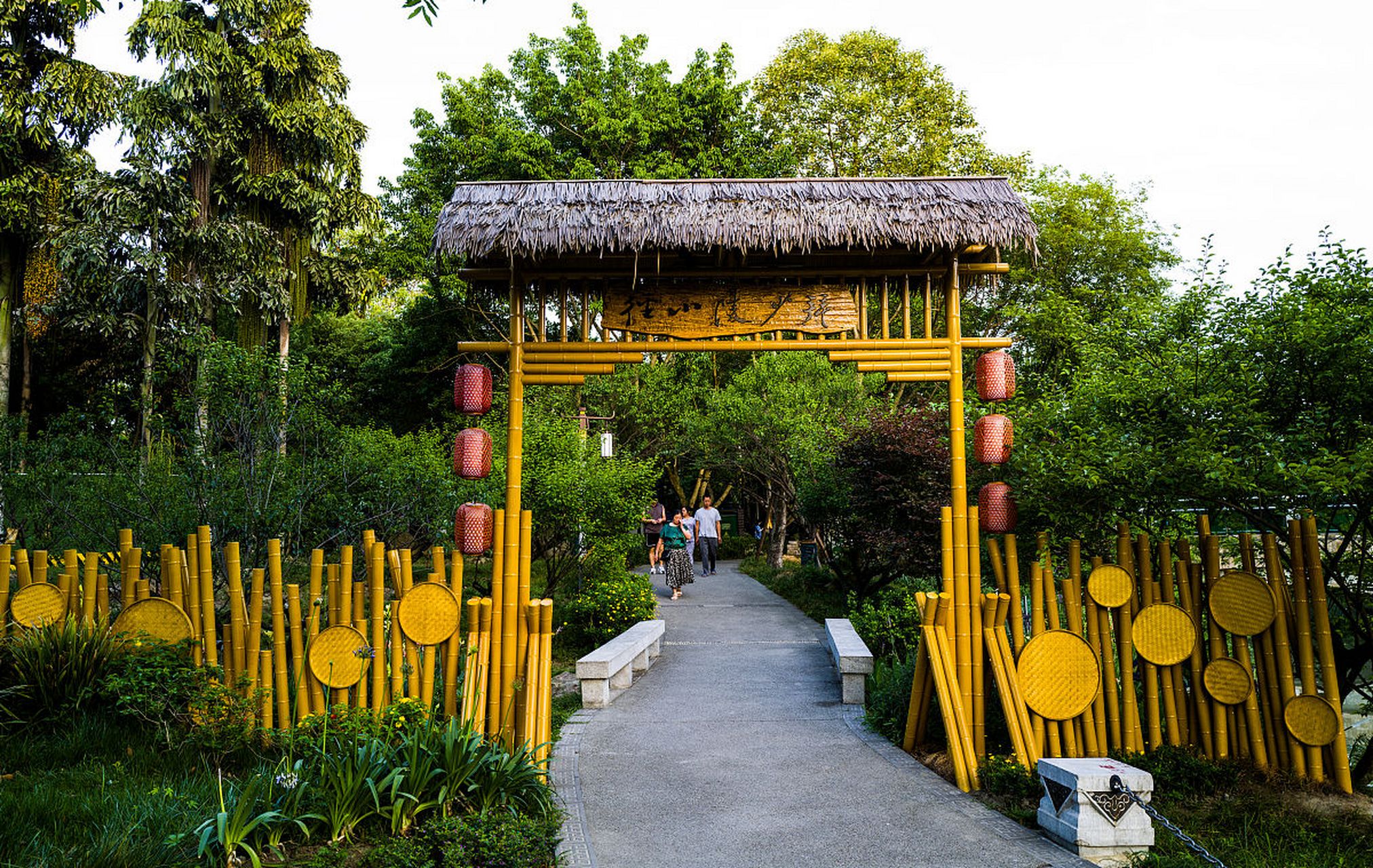 秋天,三圣乡有许多值得一游的景点.