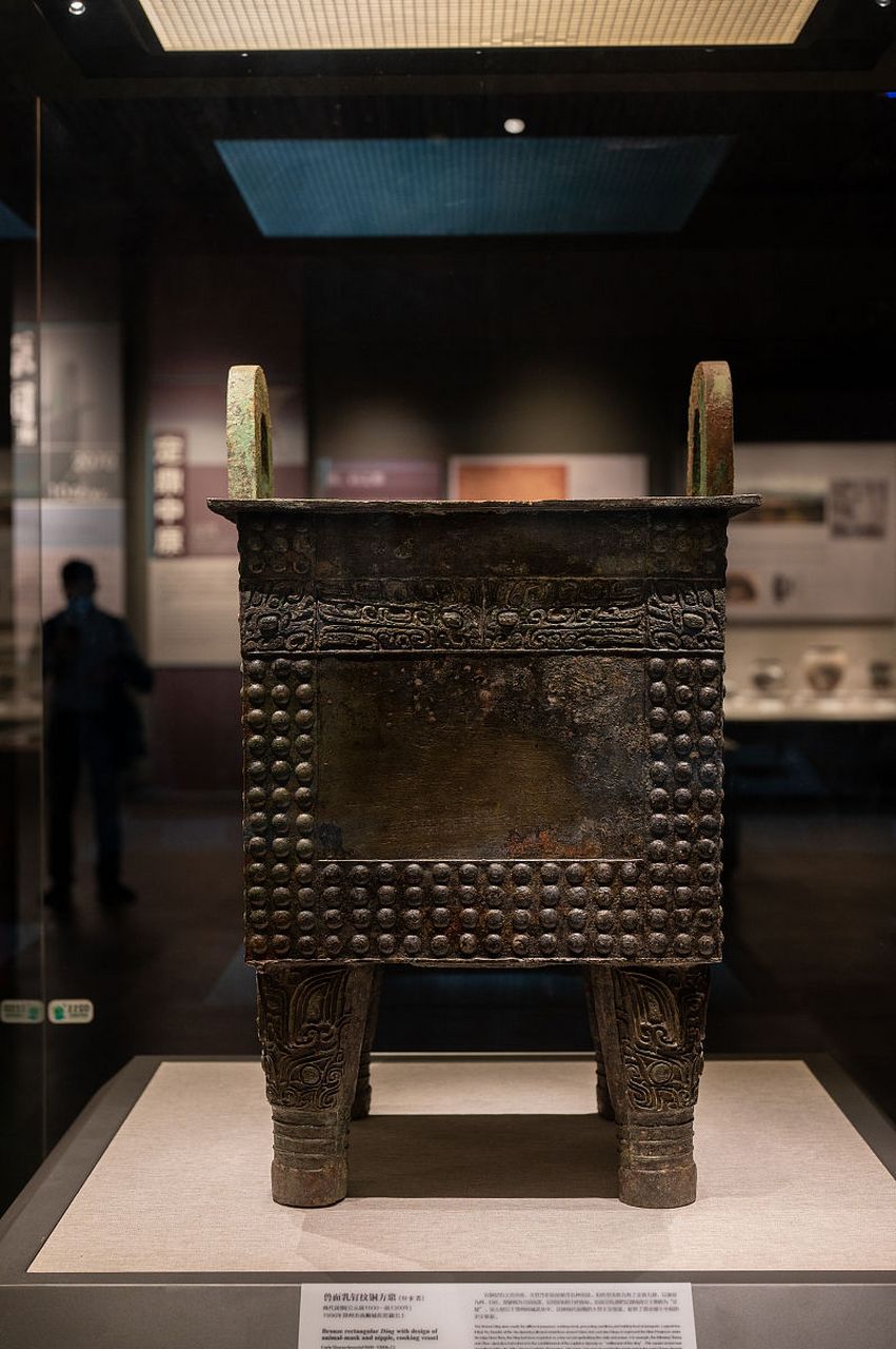 【如果国宝会说话】 乳钉纹青铜方鼎 商前期 中国国家博物馆