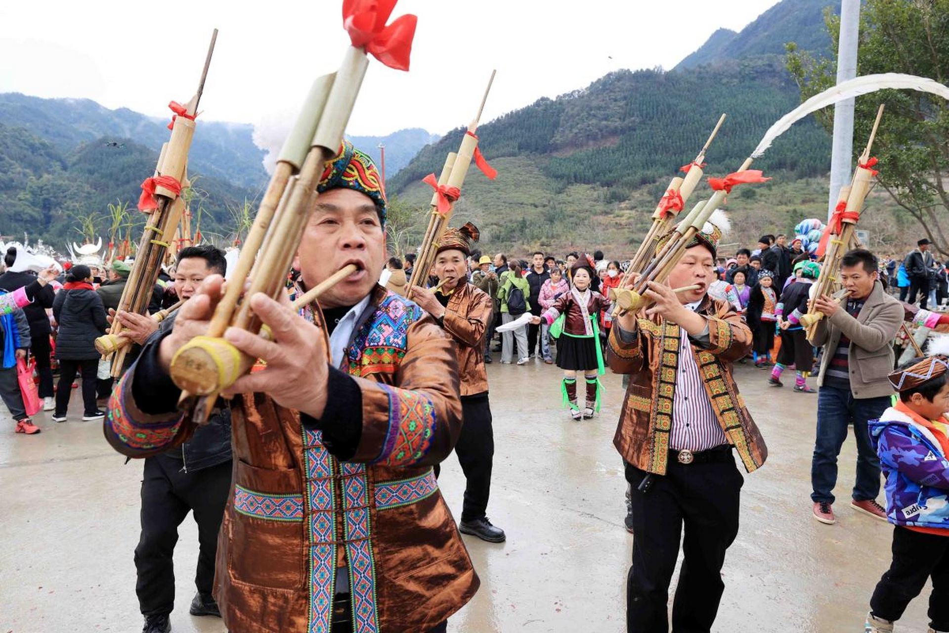 四川省泸州市古蔺县箭竹苗族乡,有很多人都知道吧,这里有大黑洞景区.