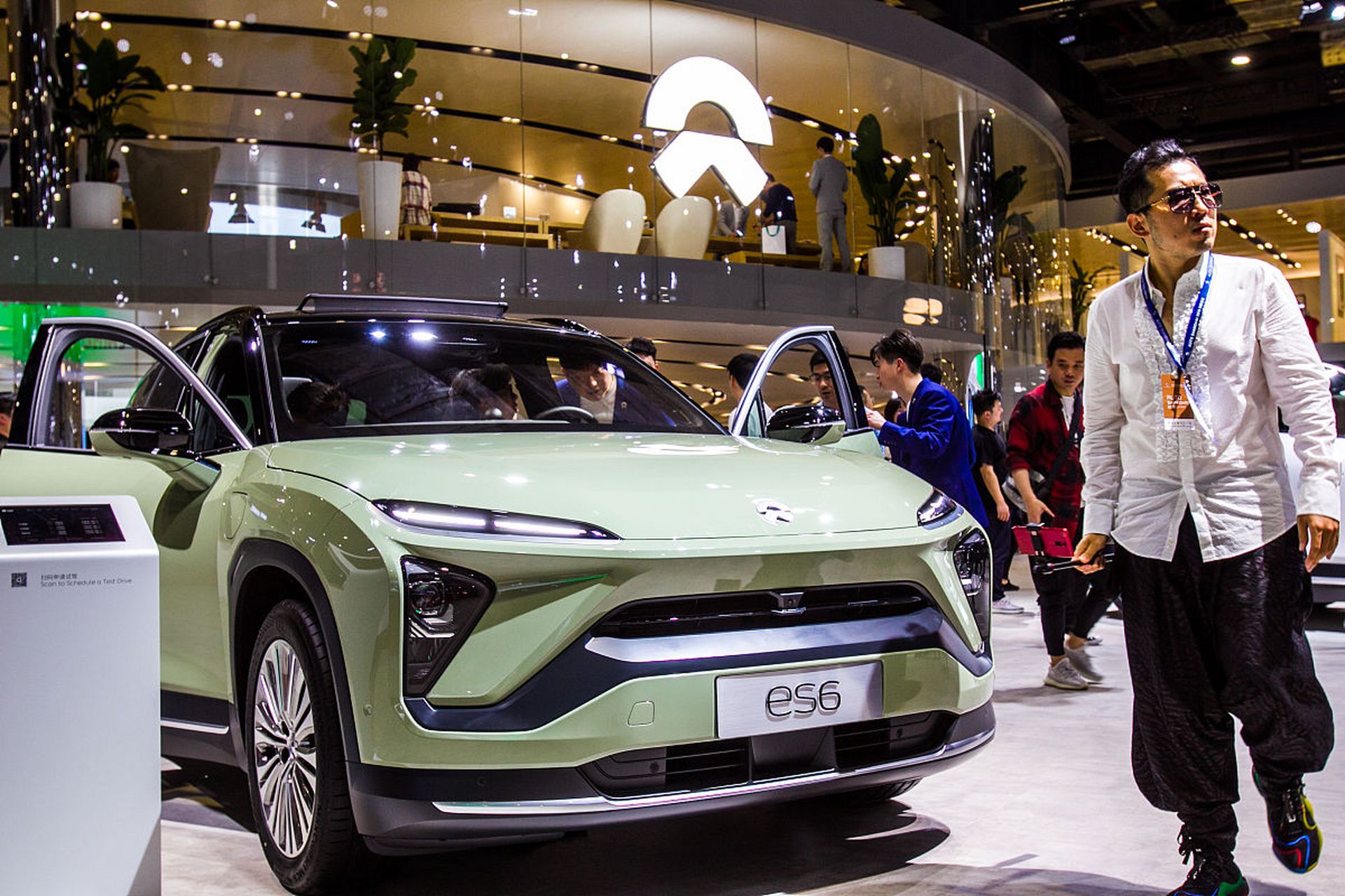 对于造车新势力的三大巨头来说,蔚来,理想,小鹏,其实对于宣传都不是