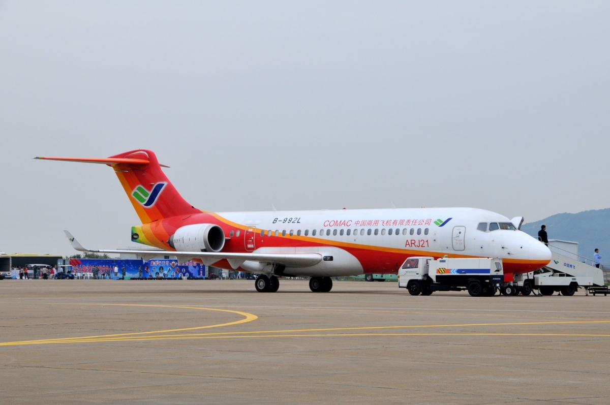 国产飞机扬帆远航:第三架arj21支线客机出口海外