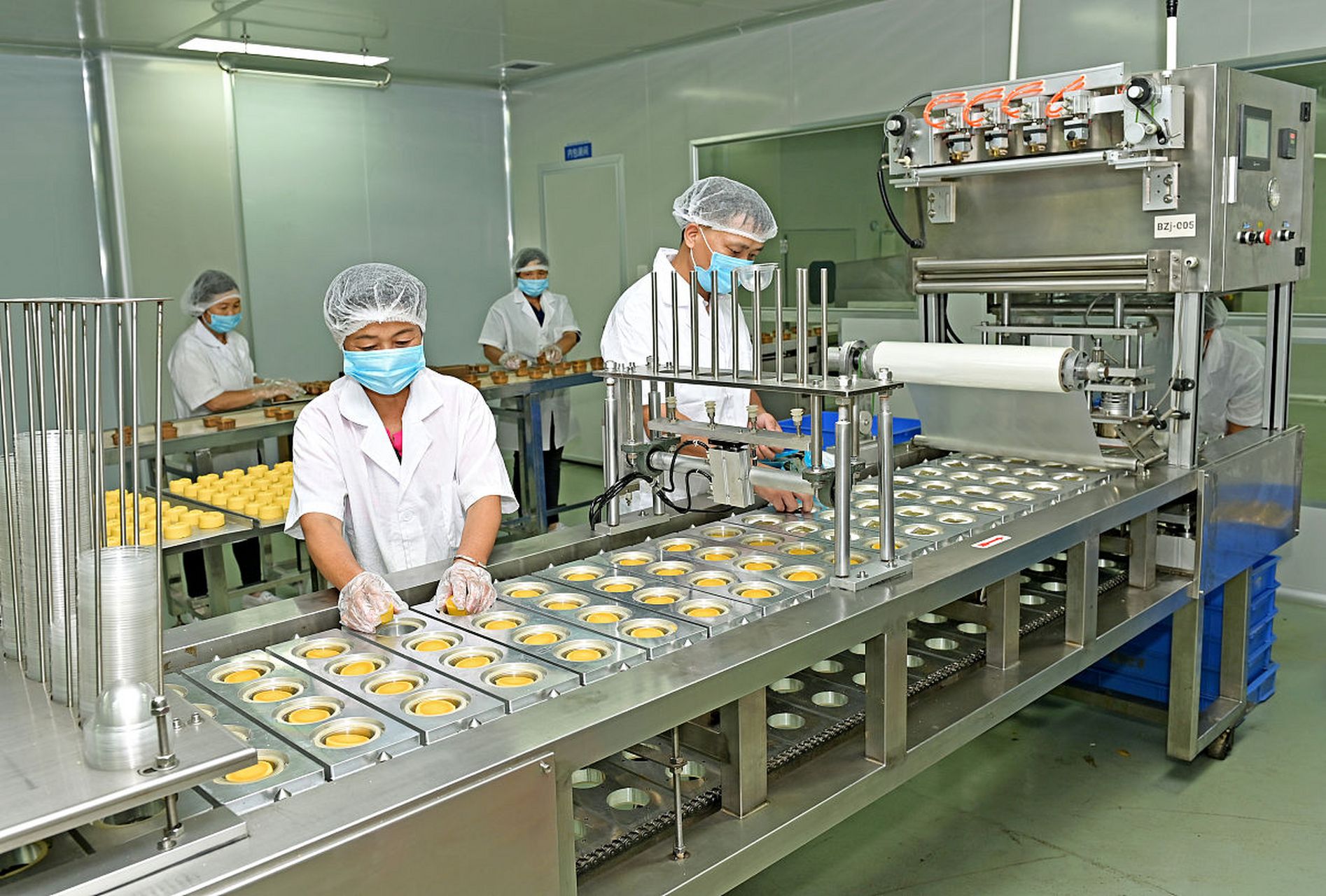 食品厂净化车间造价受多种因素影响,如车间大小,净化级别,设备选型