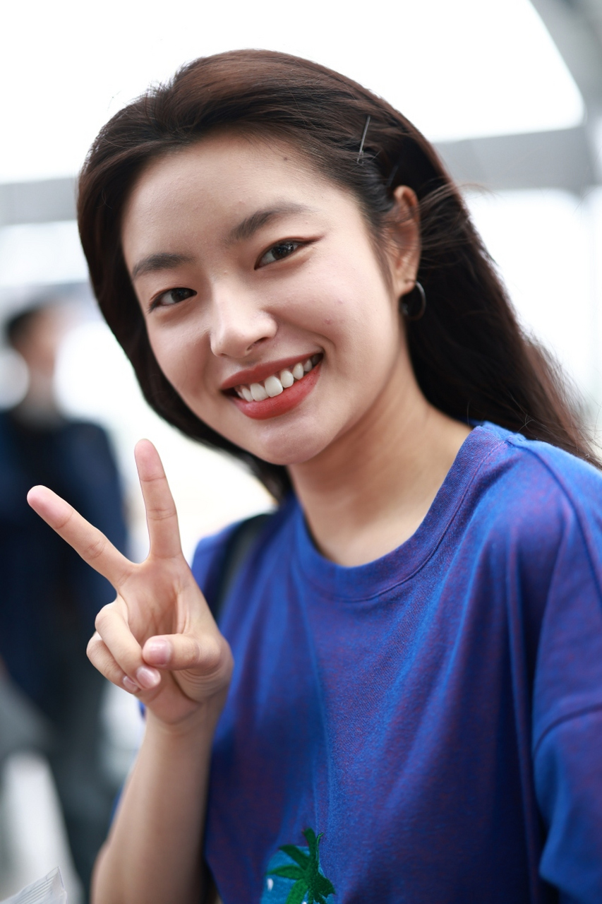 徐若晗虽然是艺术大院校毕业的,但她不是演员科班出身,而是学的动画