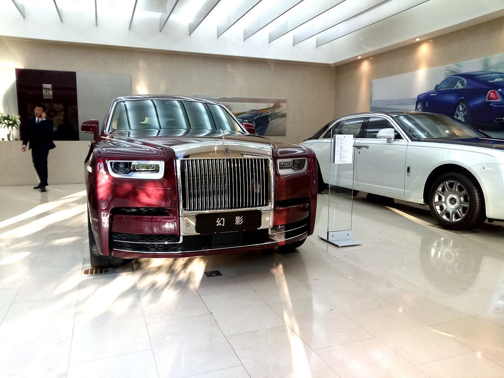 世界名车豪车排位榜 n01.英国的劳斯莱斯 n02.英国的宾利 n03.