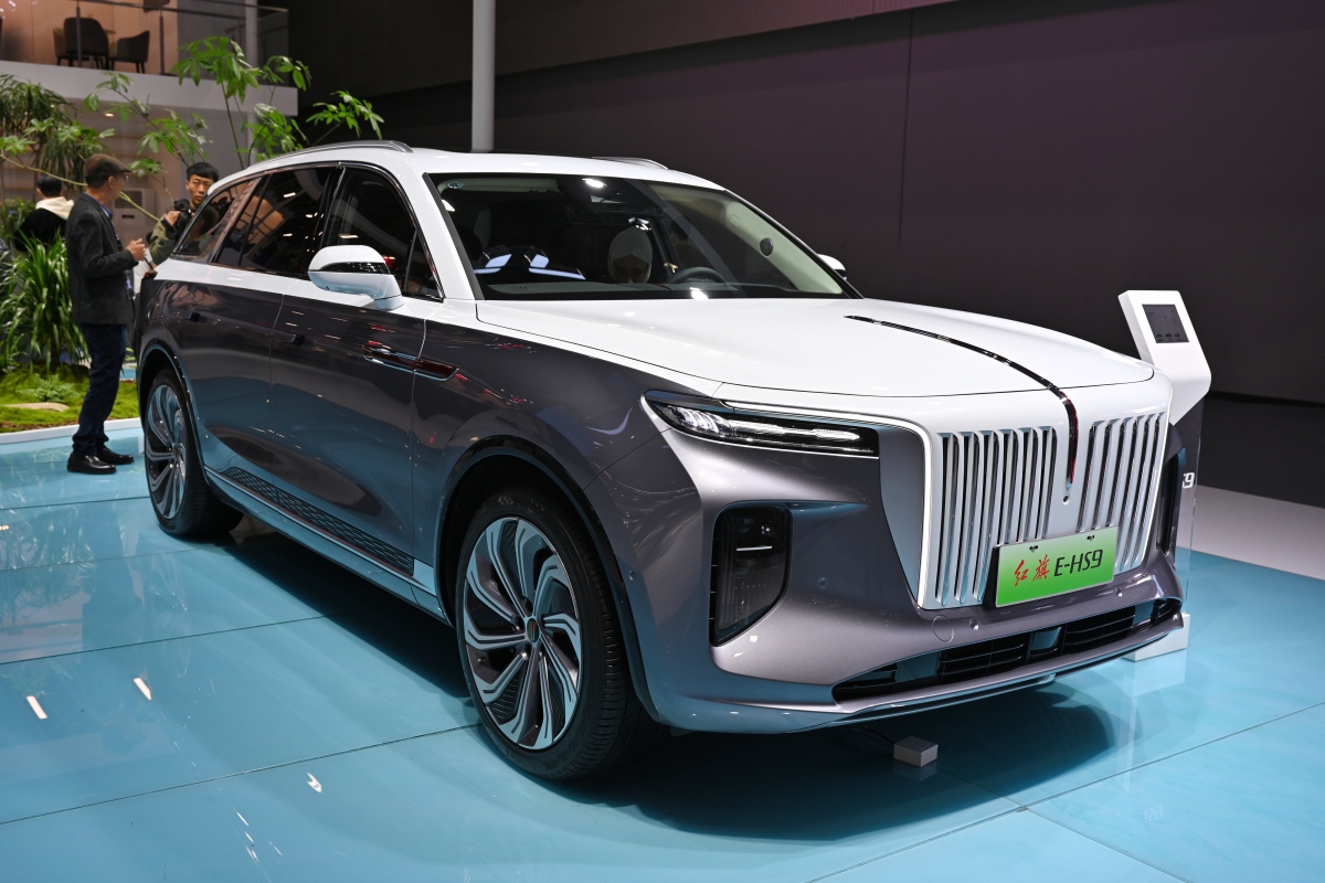 9万元  红旗e-hs9正式登场,携着华丽的外表和一系列先进科技,成为当仁
