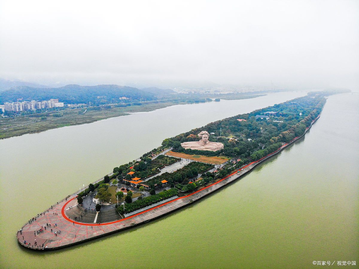 橘子洲头景区位于湖南省长沙市岳麓区的湘江中心,被誉为"中国第肄洲