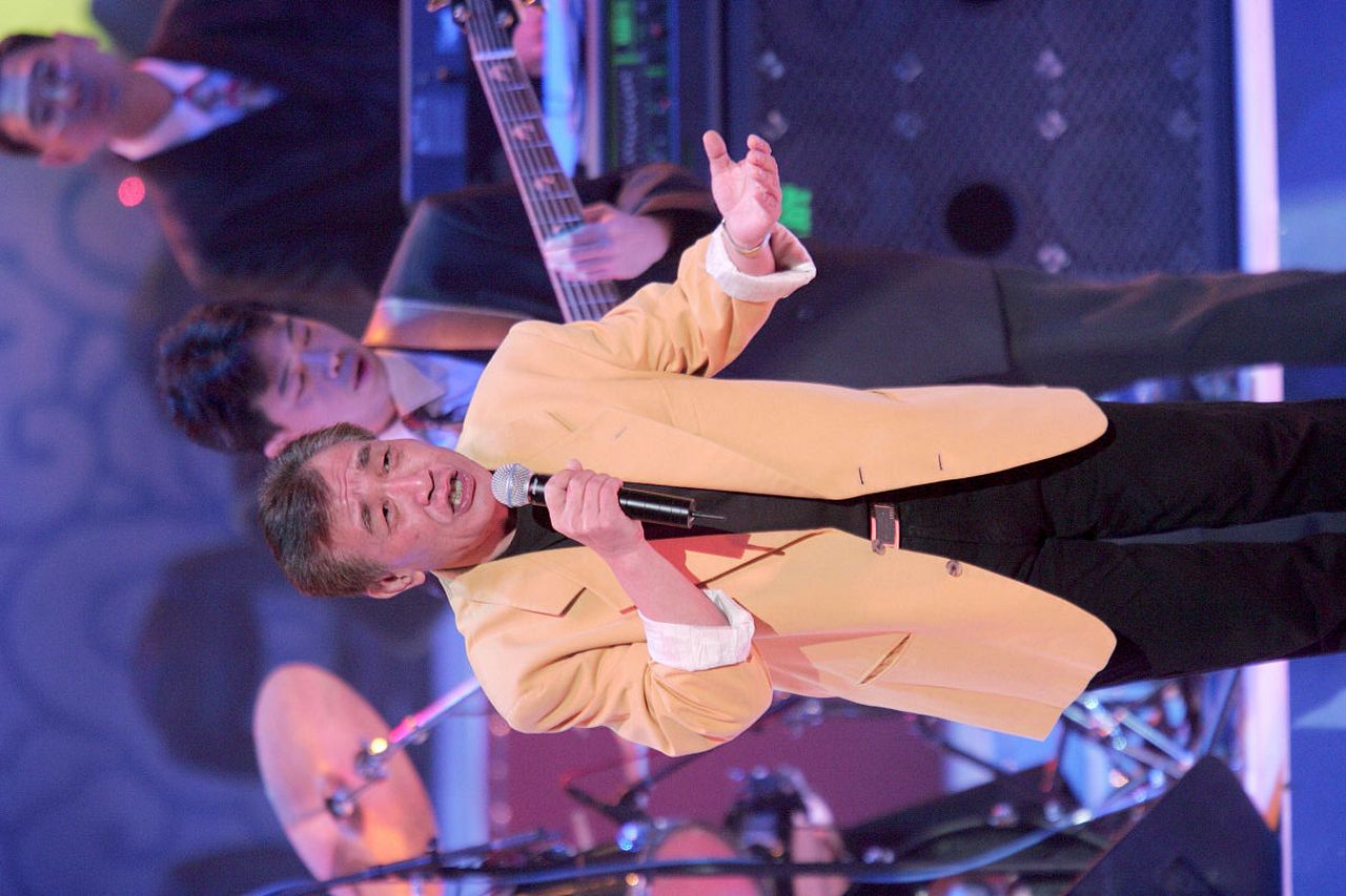 张帝出生于一个医学世家,但他喜欢唱歌.