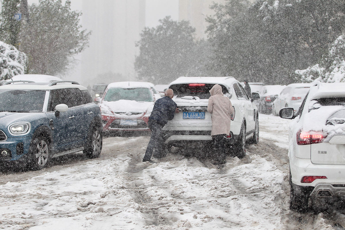 好像明暴雨,大雪,暴雪要来了大雨暴雨大雪暴雪