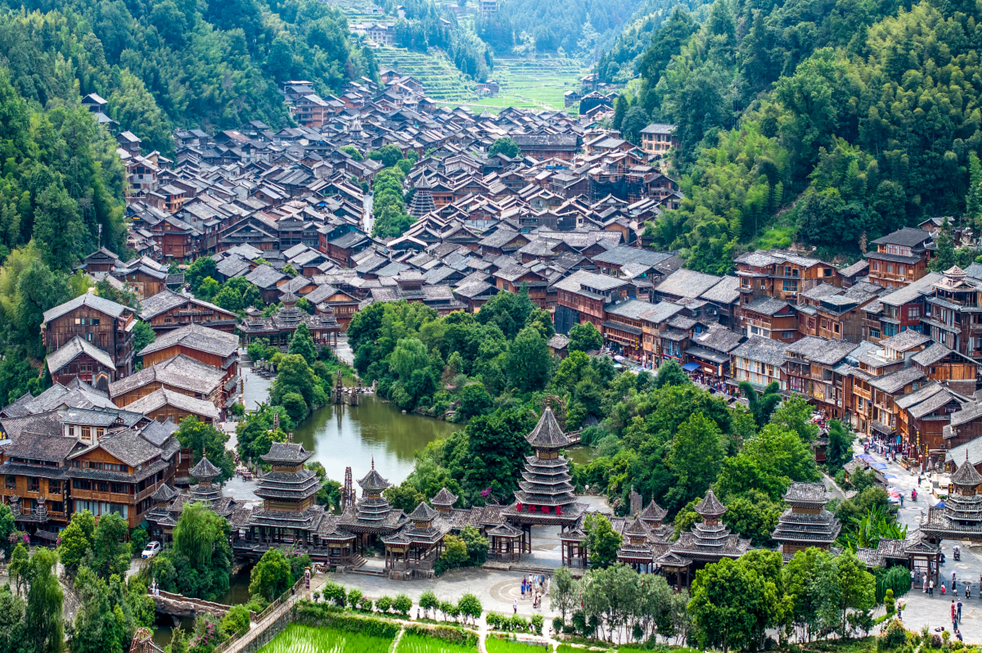 肇兴侗寨位于中国湖南省怀化市辰溪县,是一座历史悠久,风景秀丽的侗族