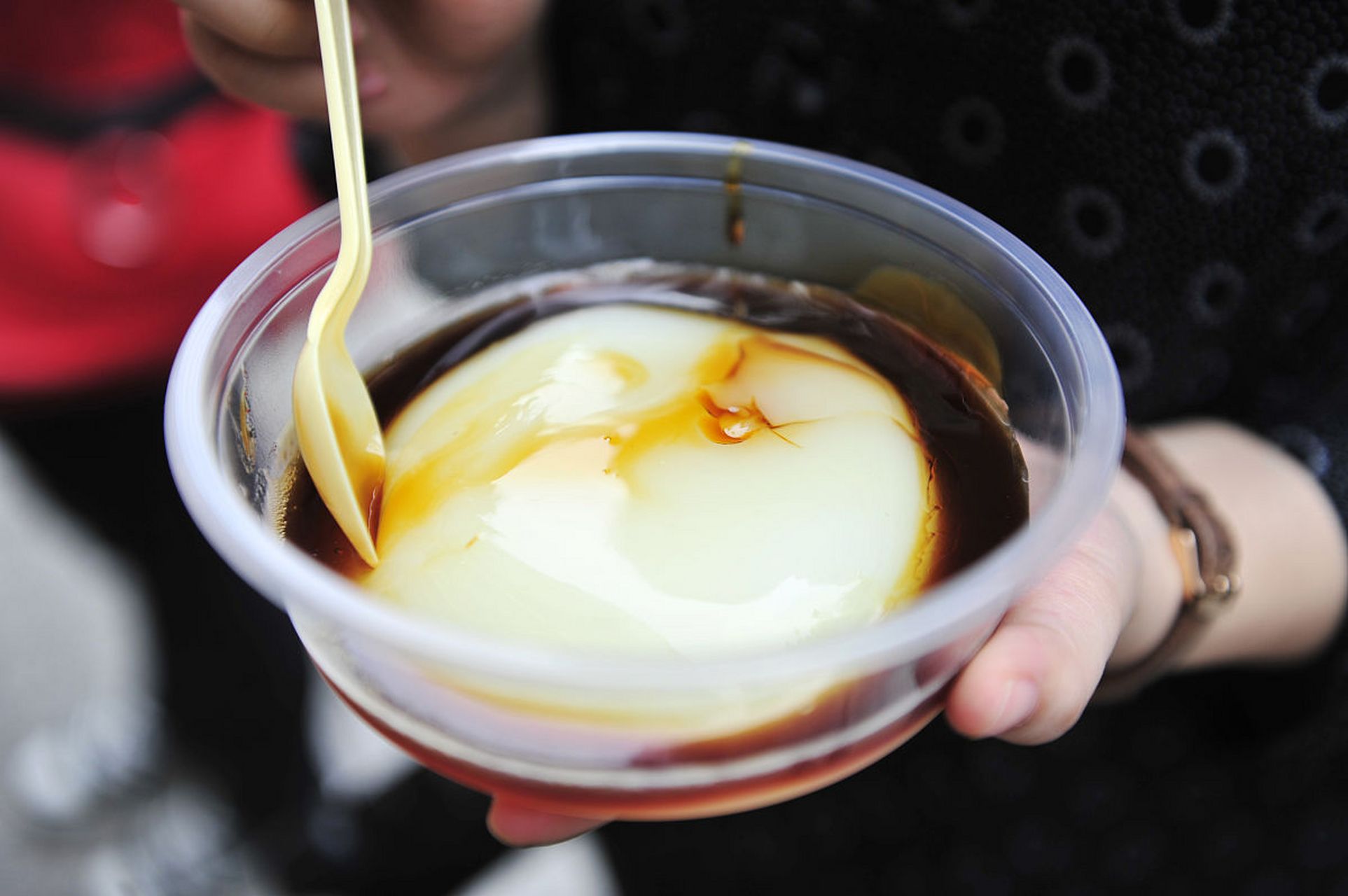 在美食之都宜宾,双河镇葡萄井的凉糕是一道深受人们喜爱的传统甜品.