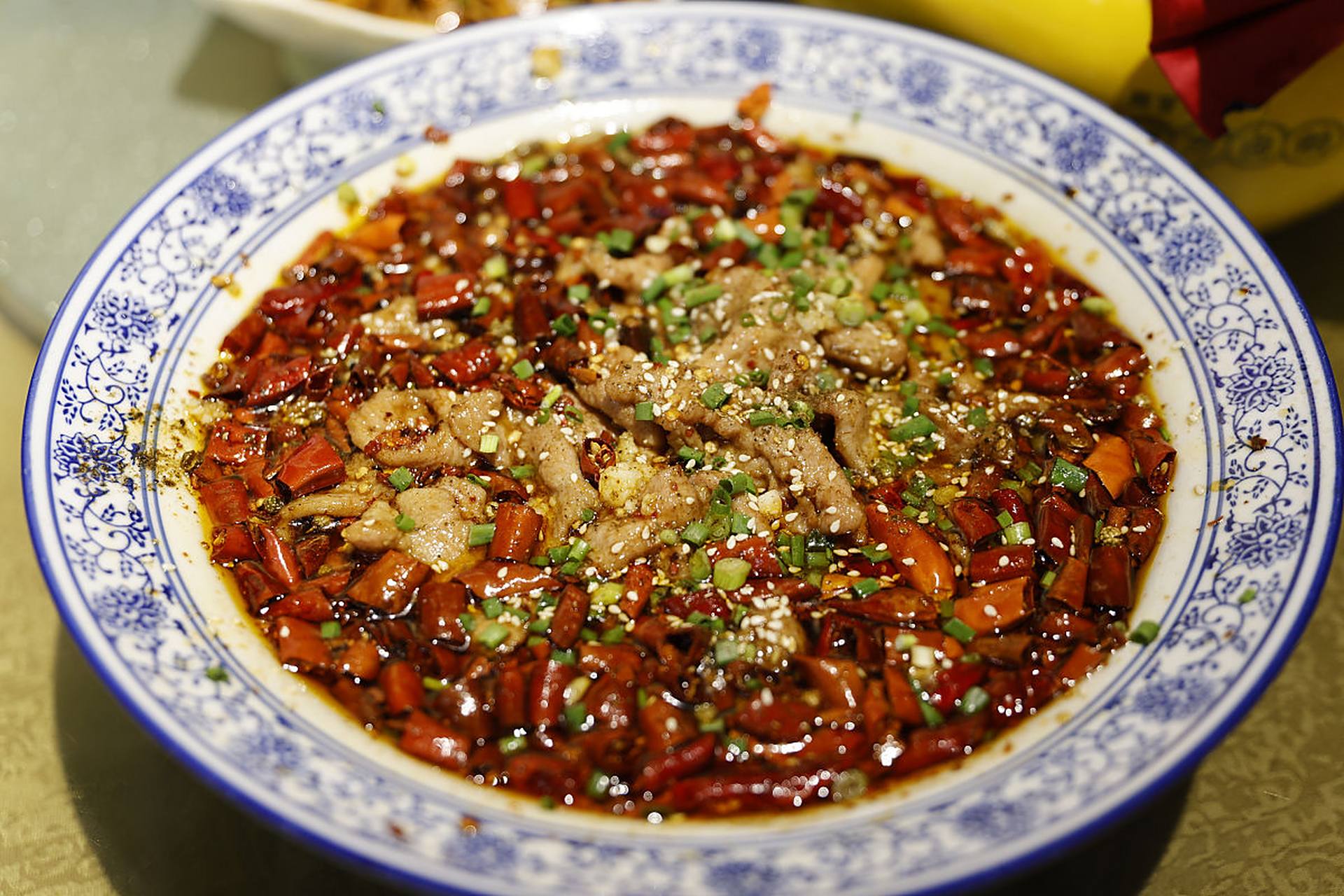 除了辣味之外,四川菜还注重口感和调味的协调,让人欲罢不能.