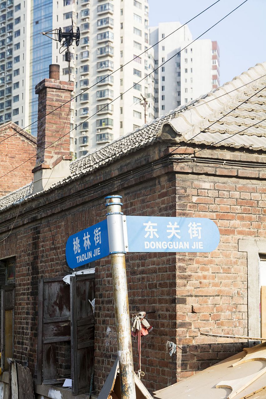 它其实代表了真正的海南丢儿 大连有个东关街,今天这条街改造后开街