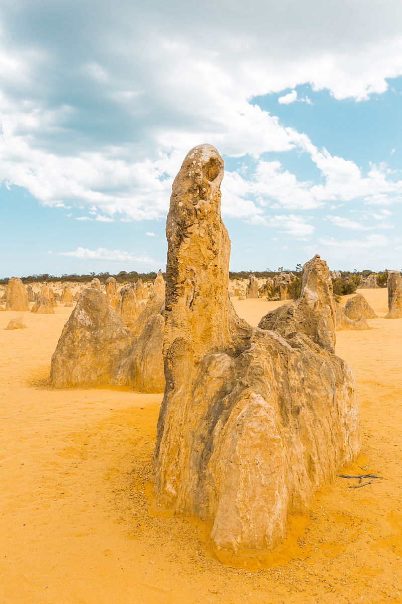 图文天下尖峰石阵——澳大利亚沙漠中的自然奇观