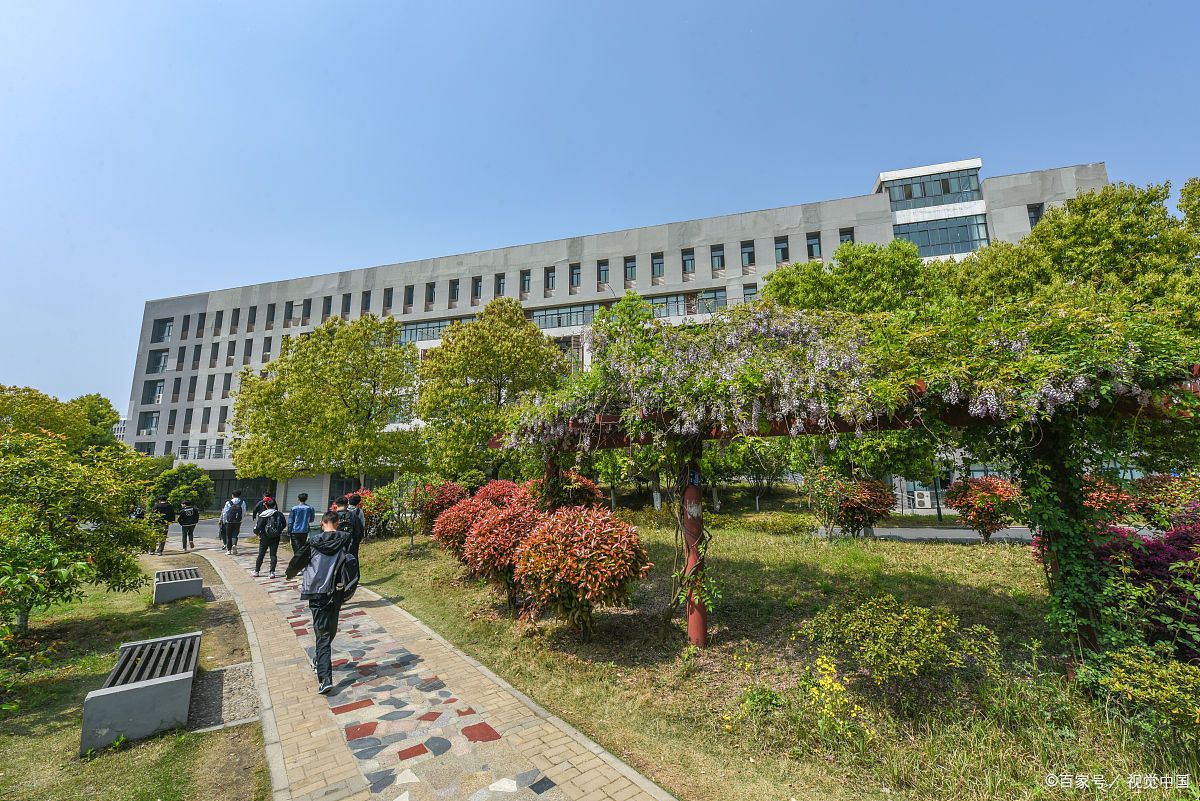 江西吉安井冈山大学图片