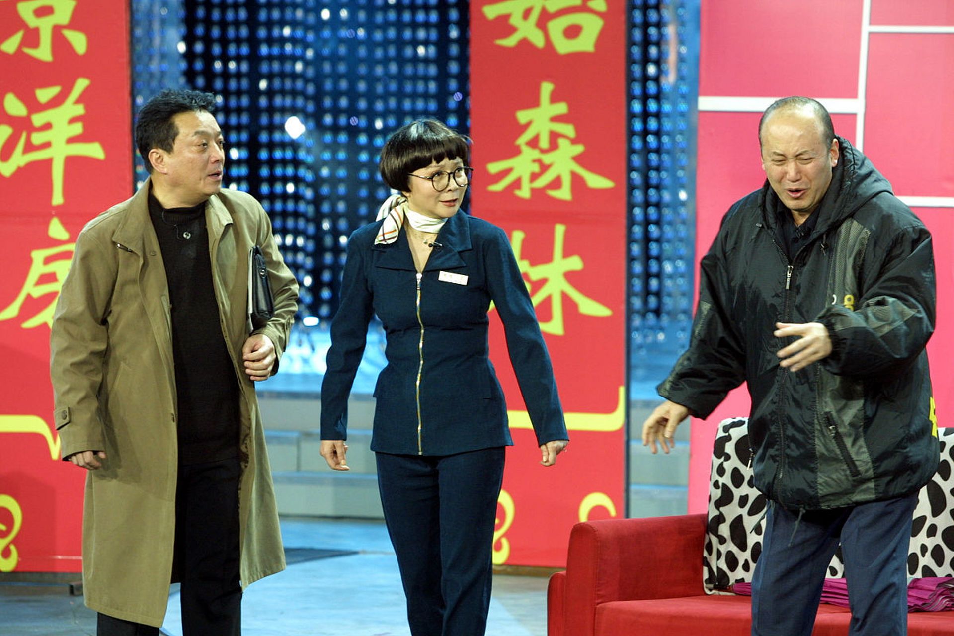 小品《送礼》:郭达,蔡明为送礼上演36计,笑到岔气