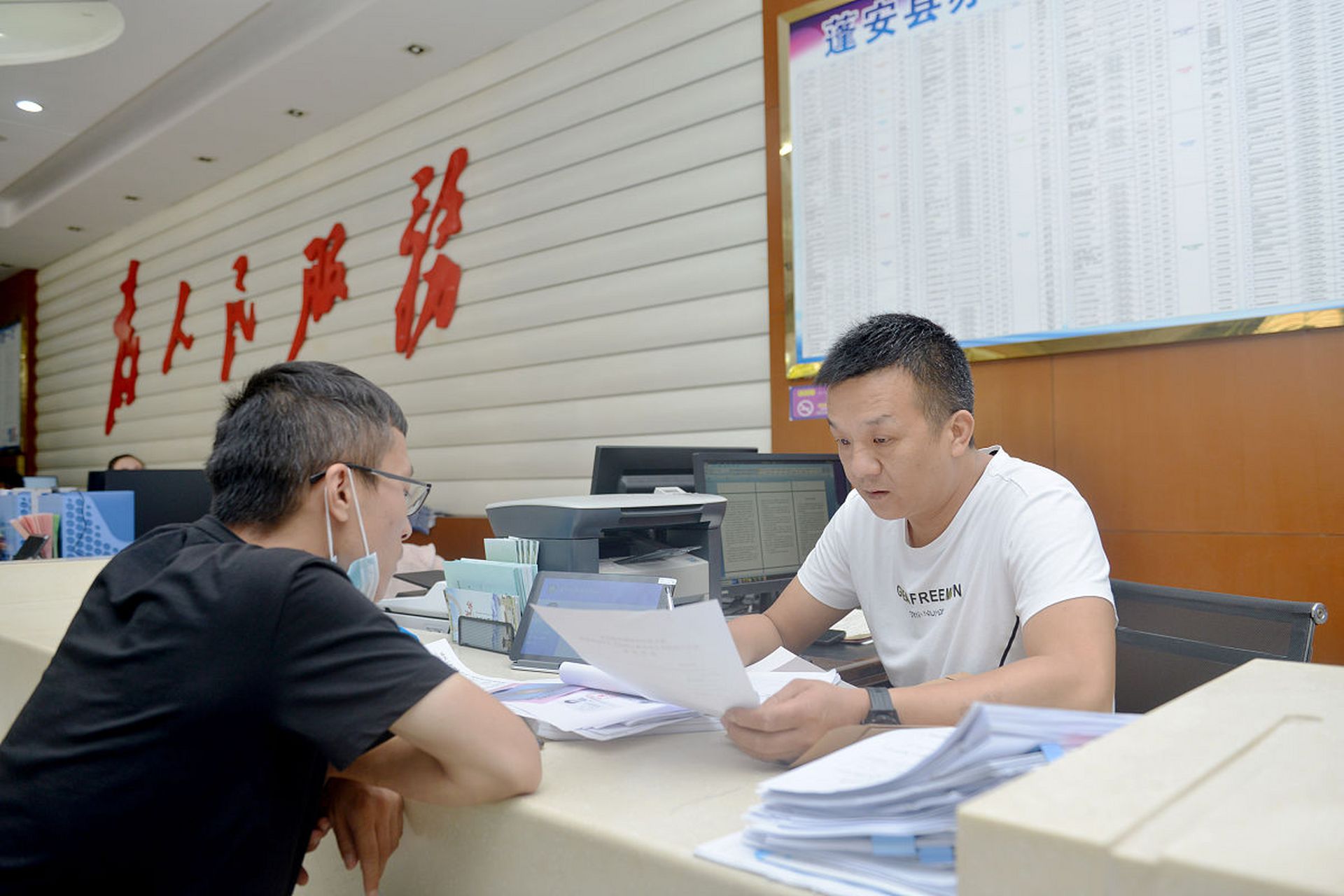 为什么基层公务员总在说忙忙忙?