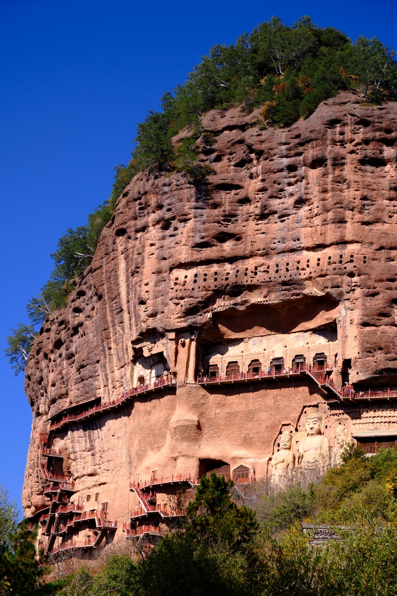 甘肃的5a级景区包括嘉峪关文物景区,敦煌鸣沙山·月牙泉景区,麦积山