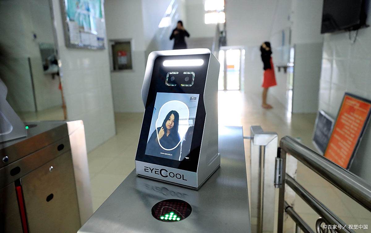 乘机证明"小程序→刷脸认证→生成二维码