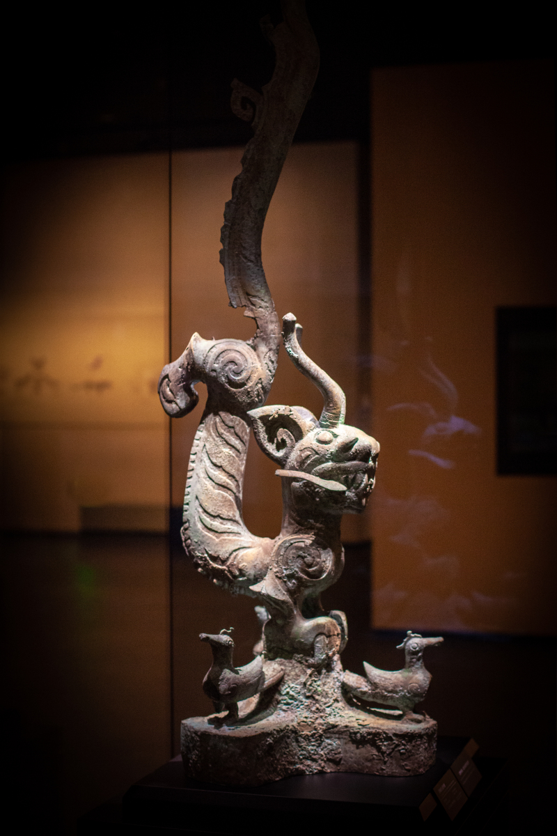 穿越历史长河,探访三星堆博物馆,感受古蜀文化的魅力,品味四川段珑
