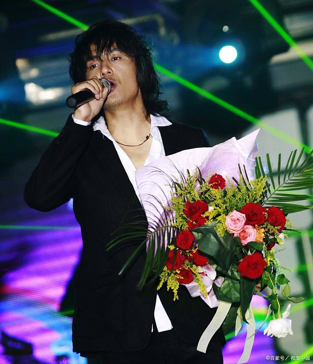 《平凡之路》是朴树为电影《后会无期》创作的主题曲,发行于2014年