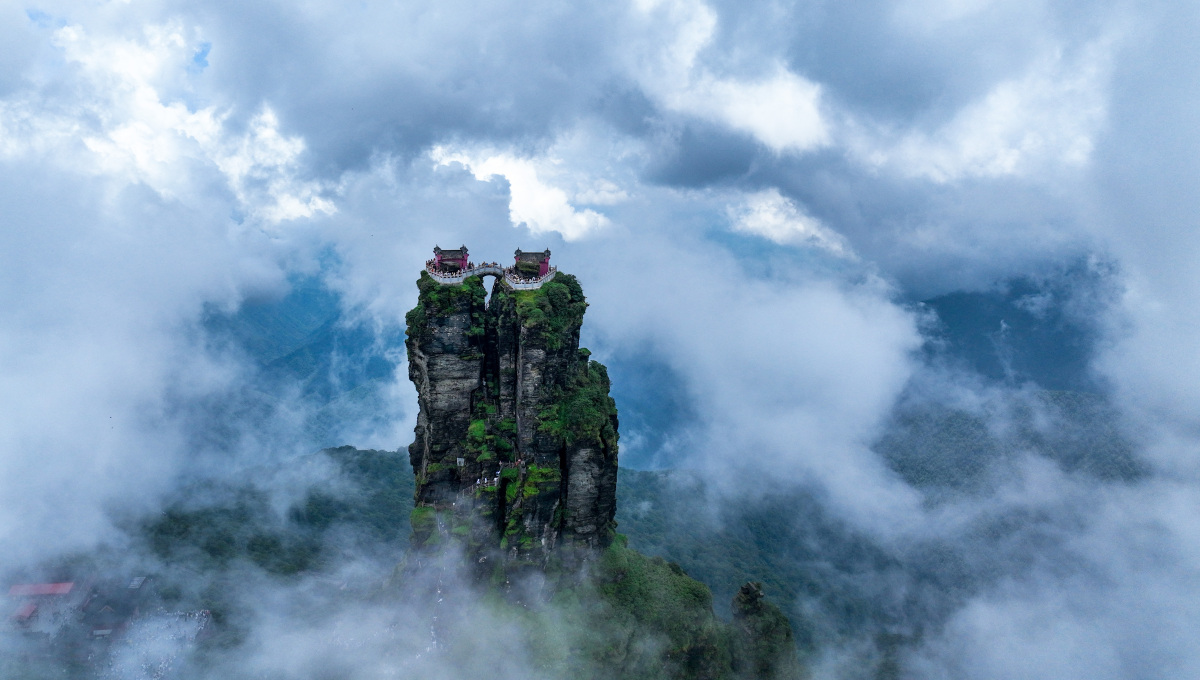 新疆(代表景点:喀纳斯,赛里木湖,天山大峡谷等) 2.