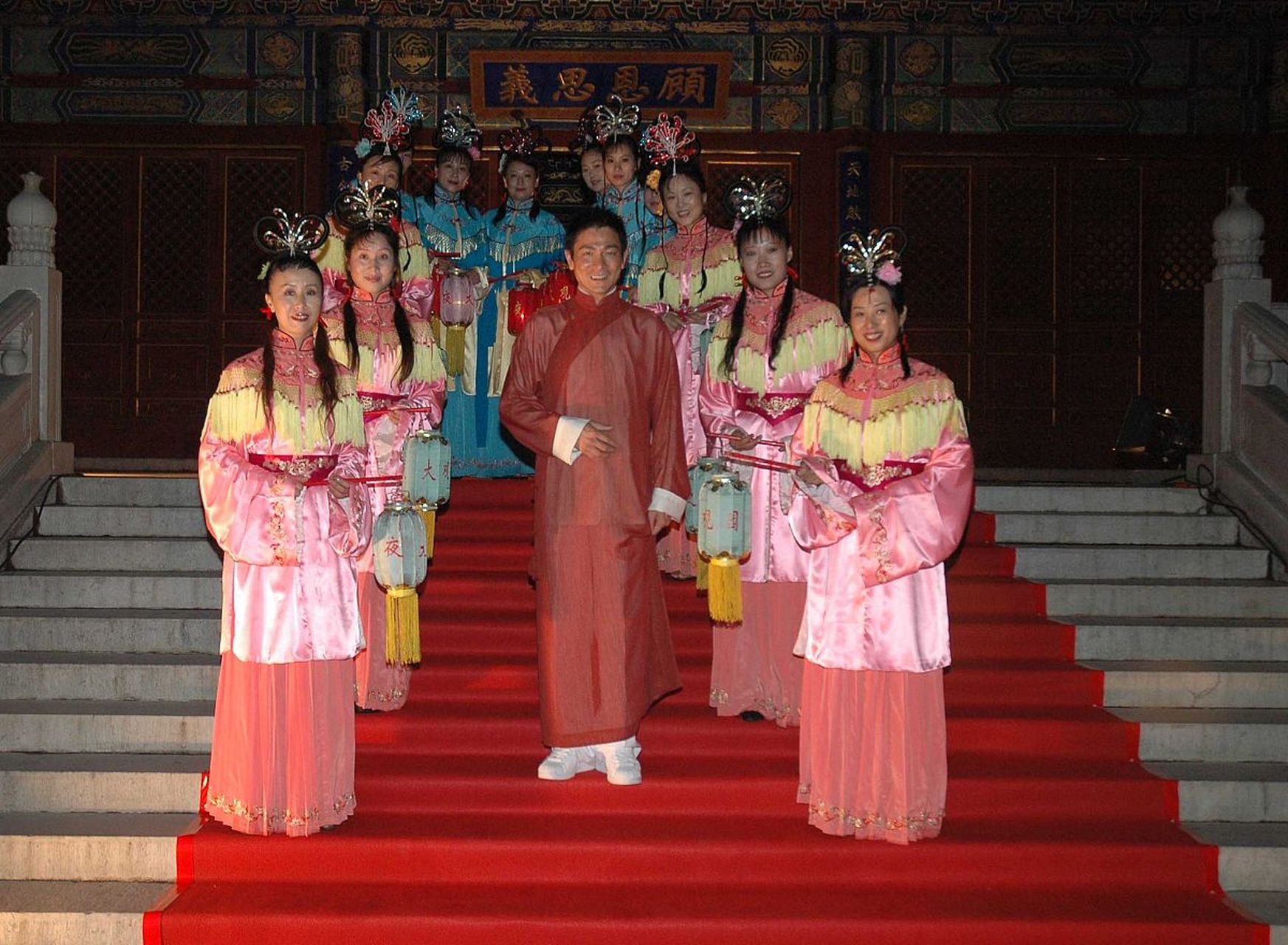 古代皇帝选秀女过程非常苛刻,最后的秀女体检环节更是细致入微.