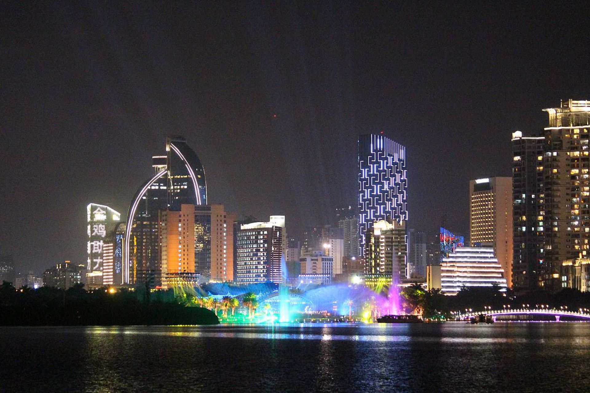 厦门,这座美丽的海滨城市,是许多人向往的旅游目的地.