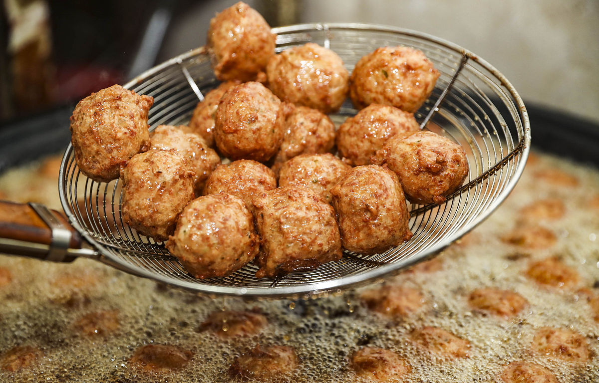 过年了!每家每户炸肉圆是不可少的!