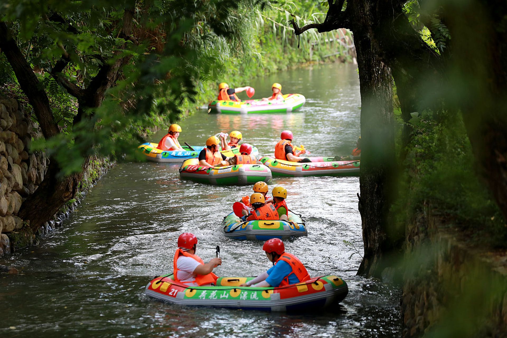 夏日闪光旅行家# 清远黄腾峡漂流旅游攻略:黄腾峡被誉为"漂流之 ""
